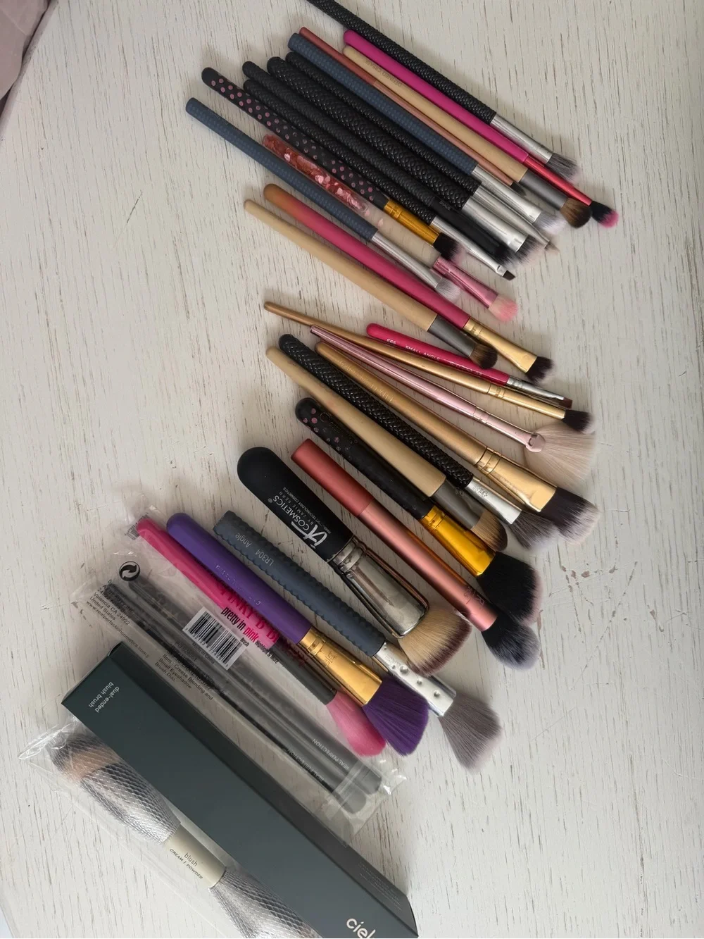 29-Piece Makeup Brush Bundle | IT Cosmetics, Real Techniques, EcoTools & More 🤍